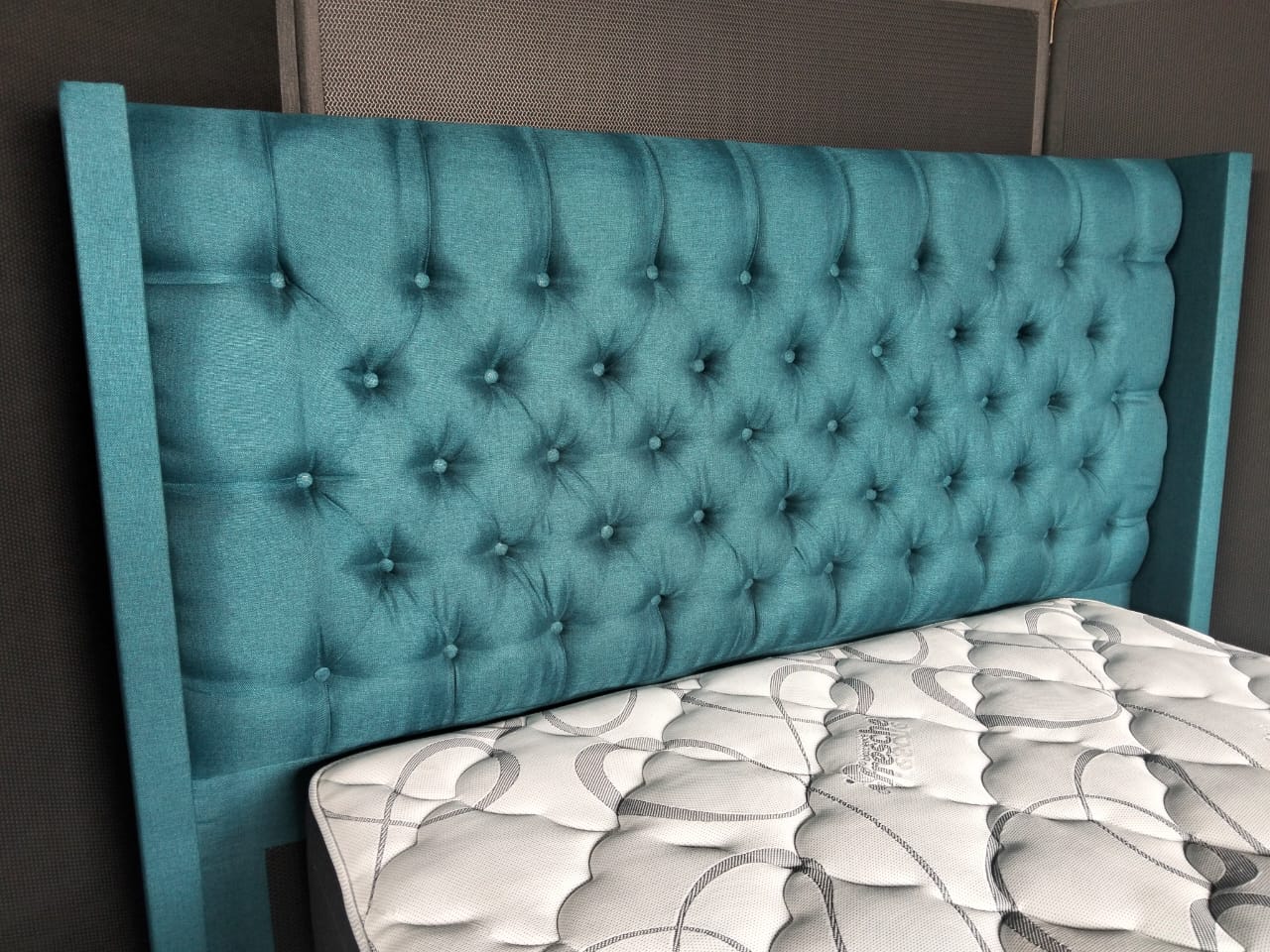 BUTTON HEADBOARD
